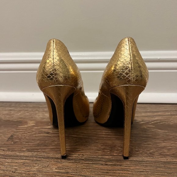 Saint Laurent Paris Notched Pump 105 Python-Embossed Leather Pump in Gold - Picture 4 of 7